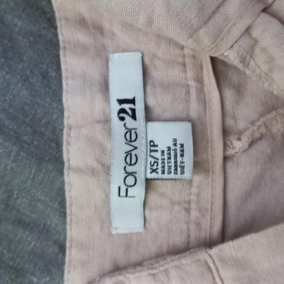 Light Pink Shorts with Pockets-  XS - Picture 3 of 4